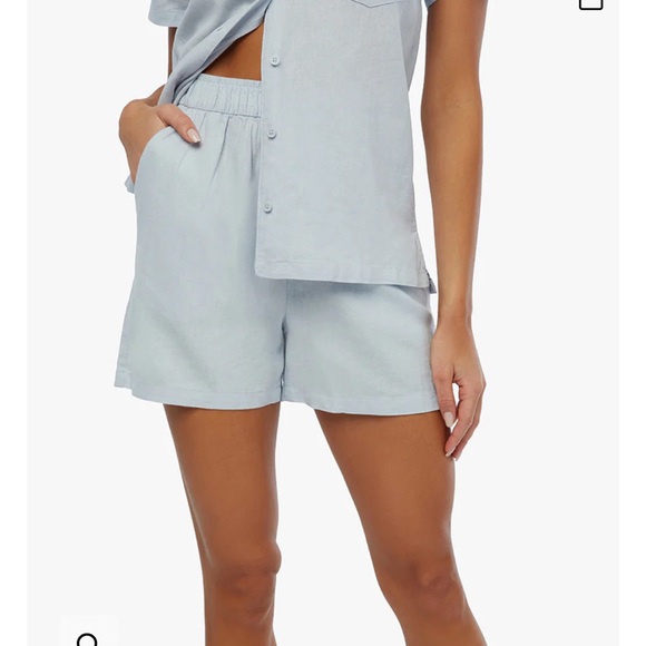 WeWoreWhat Elastic Linen Short - Picture 2 of 3